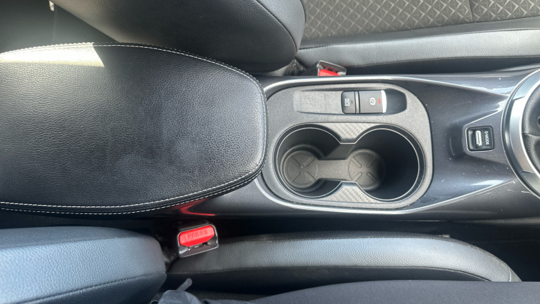 Nissan Juke 1.0 DiG-T 114 N-Connecta 5dr Petrol Hatchback